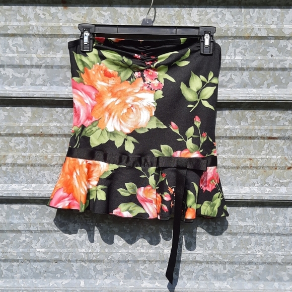 Silky Strapless Ruffled Bottom Floral Studio Y Shirt With Bow - Picture 3 of 12